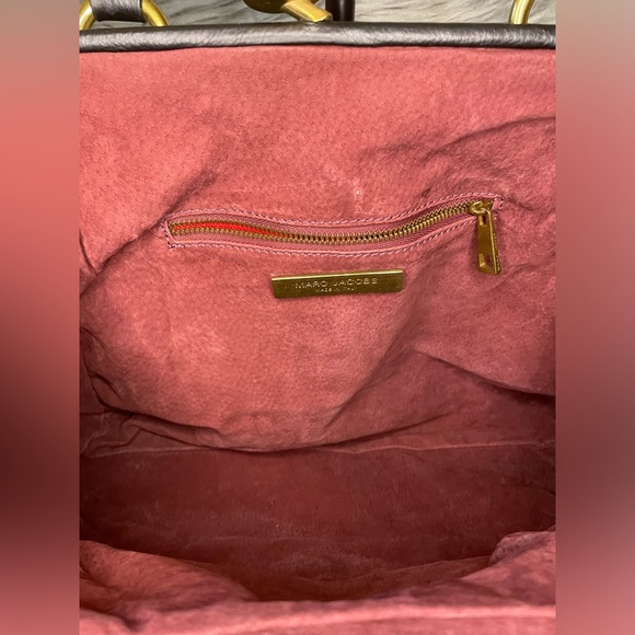 EUC Marc Jacobs Leather Kiss lock Handbag/ Crossbody - Picture 6 of 12